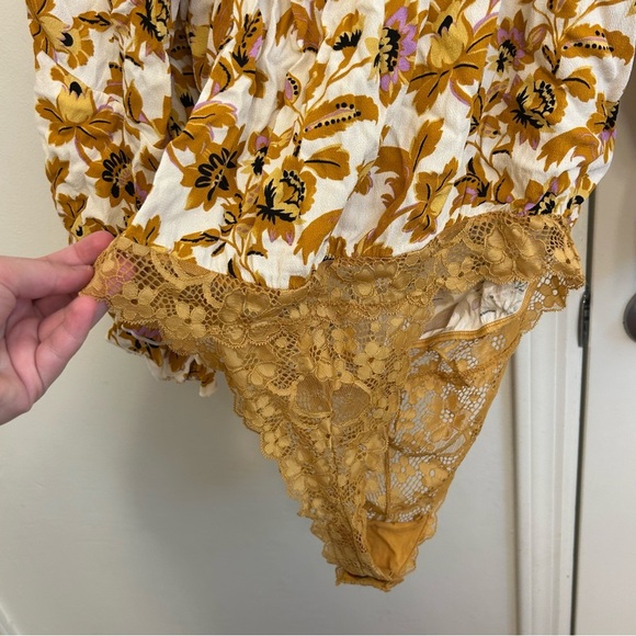 Free People Intimately Blooming Borders Bodysuit White Large Ruffle Bell Sleeves - Picture 14 of 14